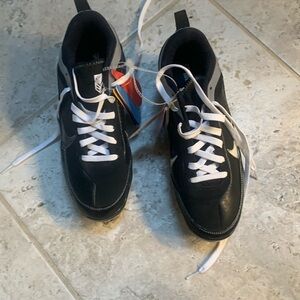NWT Mens Nike Baseball Clears - Size 8.5